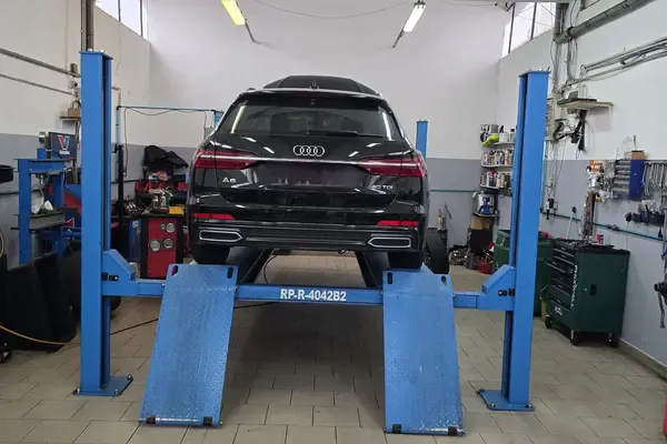 A 100% Autó Kft. autó- és gumiszervize Kőbányán